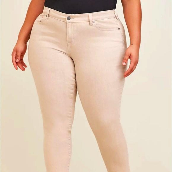 ❤️NWT VINTAGE TORRID JEAN BOYFRIEND STRAIGHT STRETCH MID-RISE TAN CREAM Size 16 - Picture 7 of 10